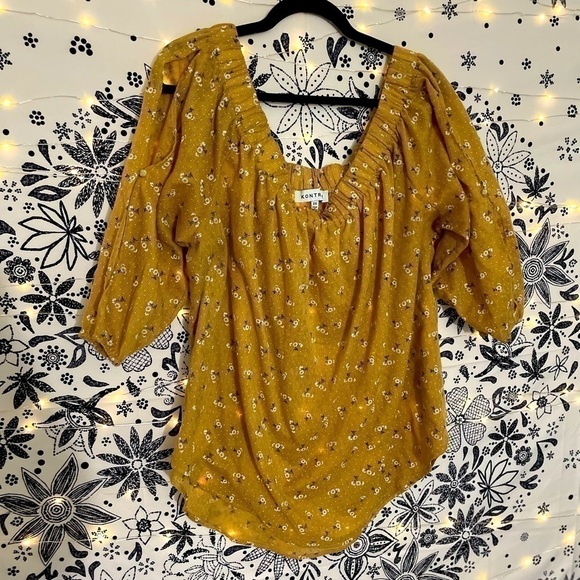 NWOT gold off the shoulder plus size blouse with cut outs and button detail - Picture 2 of 10